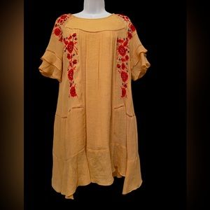 Altar’s state gold dress with orange and red flowers